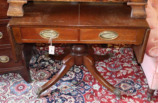 An oak sofa table, width 86cm, depth 66cm, height 74cm